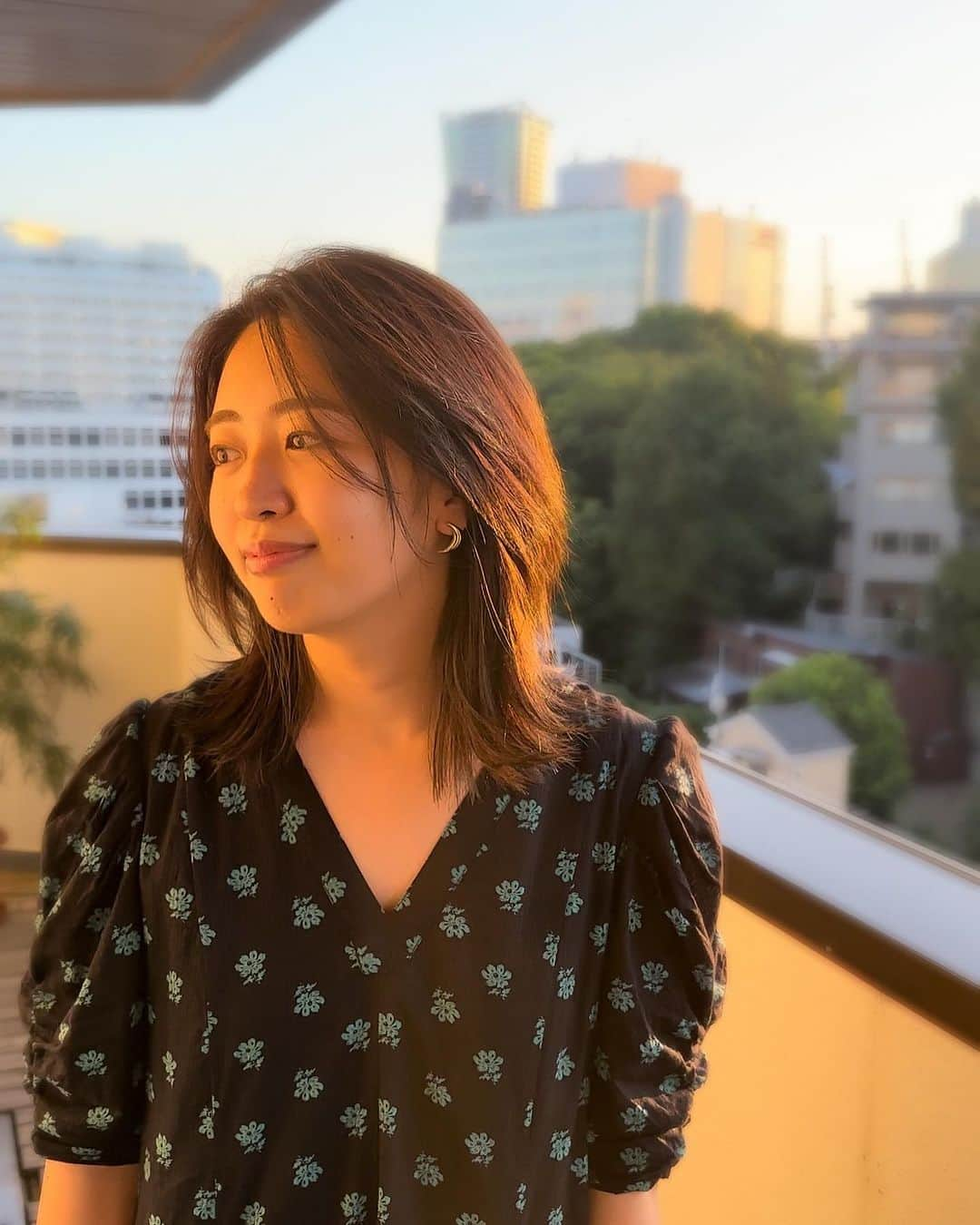 横井佑弥さんのインスタグラム写真 - (横井佑弥Instagram)「sunset ☀︎  原宿ってことを忘れるくらいの 癒される夕陽ー！  風に吹かれて髪が動いたときに しなやかに自然に流れるように カットしてスタイリングするが好き☺︎  #やさしげ」7月23日 21時06分 - yuya_yokoi