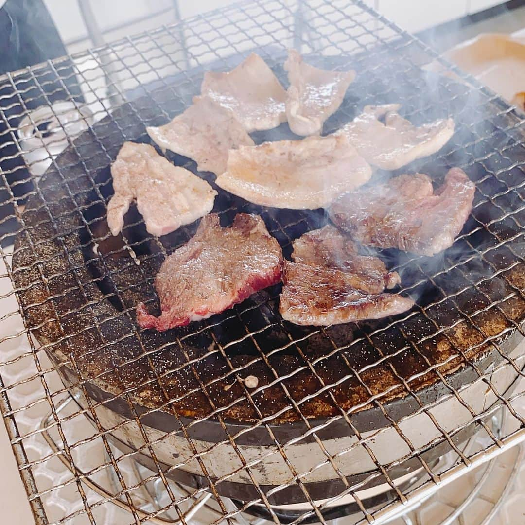 mizukiさんのインスタグラム写真 - (mizukiInstagram)「.  夏になって初のぷちBBQ🍖  汗だくなったけどプールに浸かって ひんやり気持ちよかった🐳  #BBQ #夏 #焼肉 #七輪 #プール」7月23日 21時08分 - mizukich13