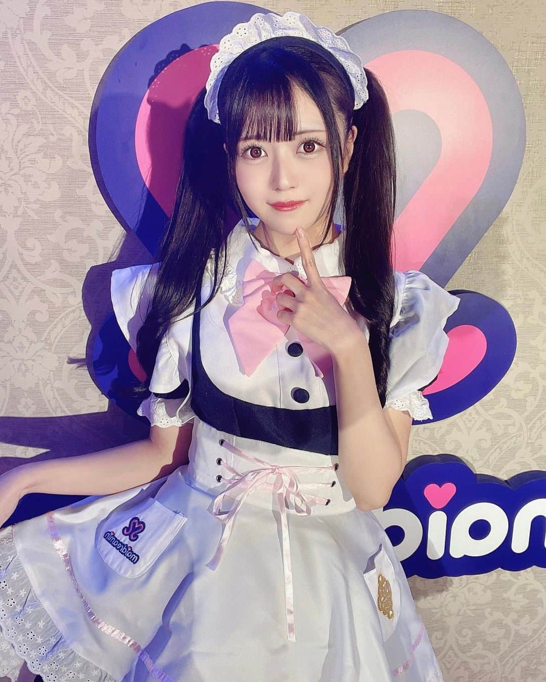 椎名音心のインスタグラム：「・ めいどりーみんさんとのコラボカフェイベント楽しかった♡ 制服似合ってますか〜？☺️ ・ ・ ・ #めいどりーみん #メイド #メイドカフェ #メイド服 #メイドコスプレ #メイド喫茶 #maidreamin #maid #maidcafe #maidcosplay #cosplay #cosplayer #cosplaygirl #cosplayphotography #kawaii #kawaiigirl #コスプレ #コスプレイヤー #コスプレ女子 #地下アイドル #アイドル #自撮り界隈 #ツインテール #萌え #地雷系女子 #地雷 #akihabara #コンカフェ #コンカフェ嬢 #コンカフェ店員」