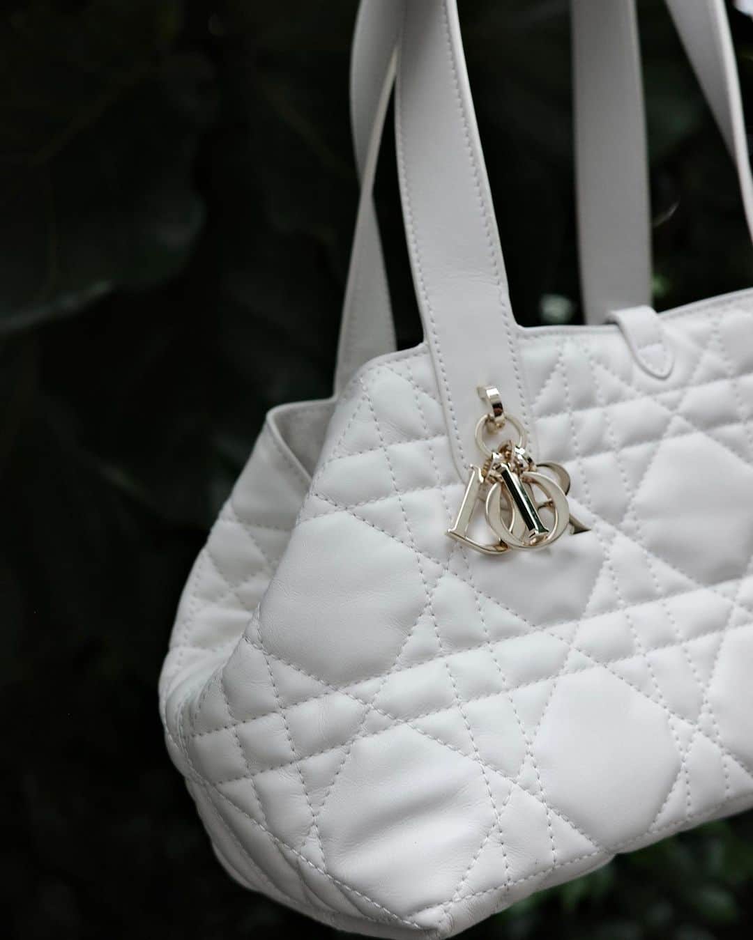 吳子霏（Ellen Wu）さんのインスタグラム写真 - (吳子霏（Ellen Wu）Instagram)「⁡ My @dior Toujours bag ☁️ #DiorAW23 #DiorJoaillerie」7月23日 21時13分 - ellenwuuuuu