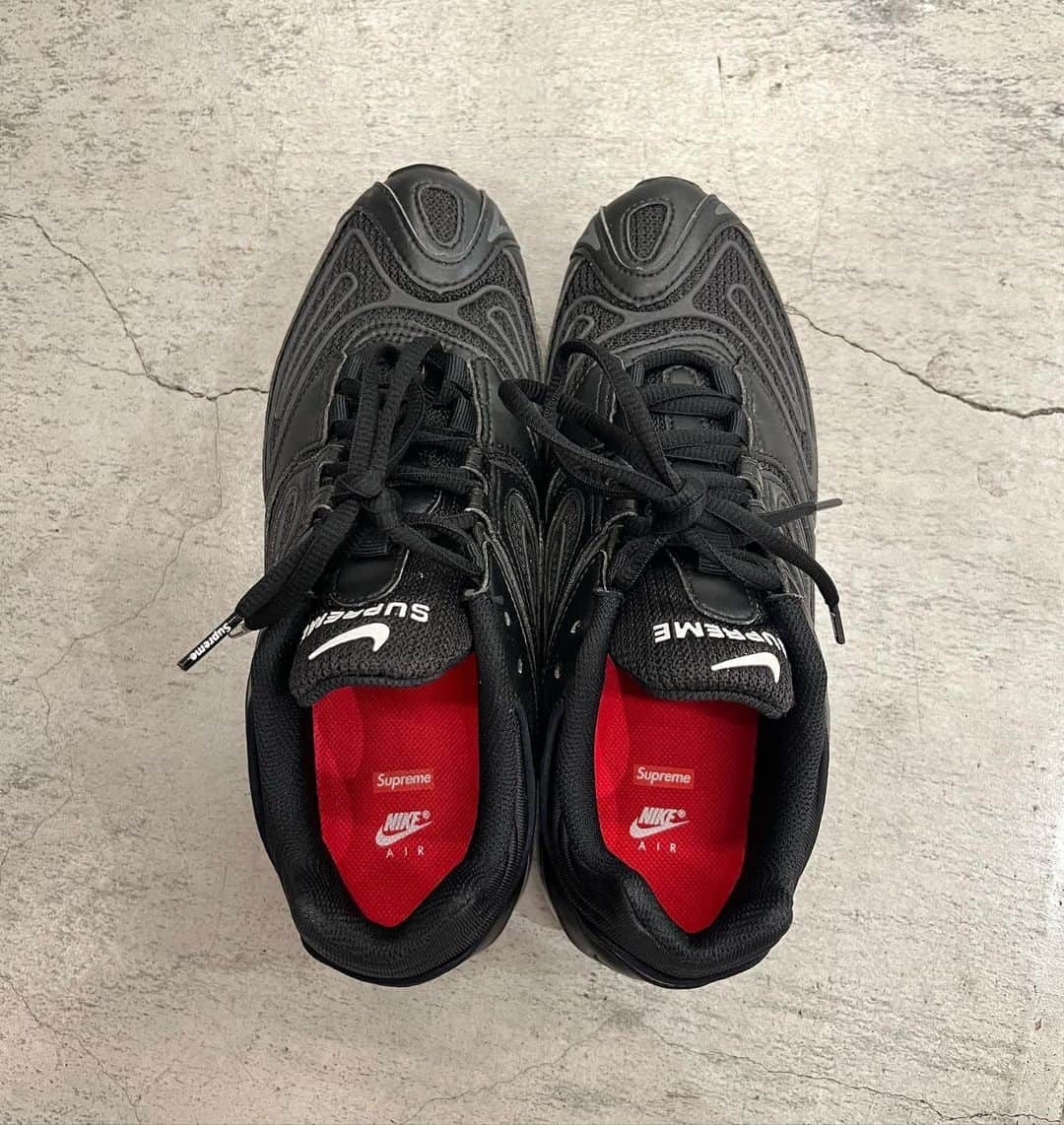 小島奉文さんのインスタグラム写真 - (小島奉文Instagram)「. 最近のマイブーム。 AIR MAX 98 TL supreme. . #nike #supreme #airmax98 #tripleblack #airmax #atmos」7月23日 21時18分 - koji198139