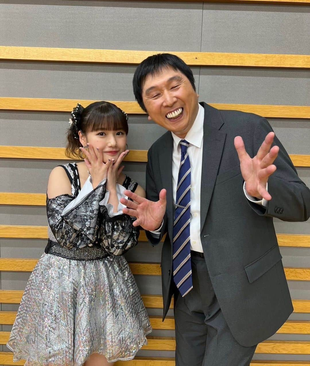 横山玲奈さんのインスタグラム写真 - (横山玲奈Instagram)「📺🤍 . #FNS27時間テレビ #FNS鬼レンチャン歌謡祭 ありがとうございました🎤💗 . #ほいけんた さんと「LOVEマシーン」をパフォーマンスしました！ . リハーサルや本番前、本番後までたくさんあの声で話しかけてくださって...！笑 もうそっくりすぎて「横山ー！」と呼ばれる度にドキッ！としてました、でもすごい嬉しかった☺️笑 ありがとうございました🫶🏻🐟 . . #横山玲奈 #morningmusume23 #クラゲヘア #LOVEマシーン」7月23日 21時25分 - reina_yokoyama.official