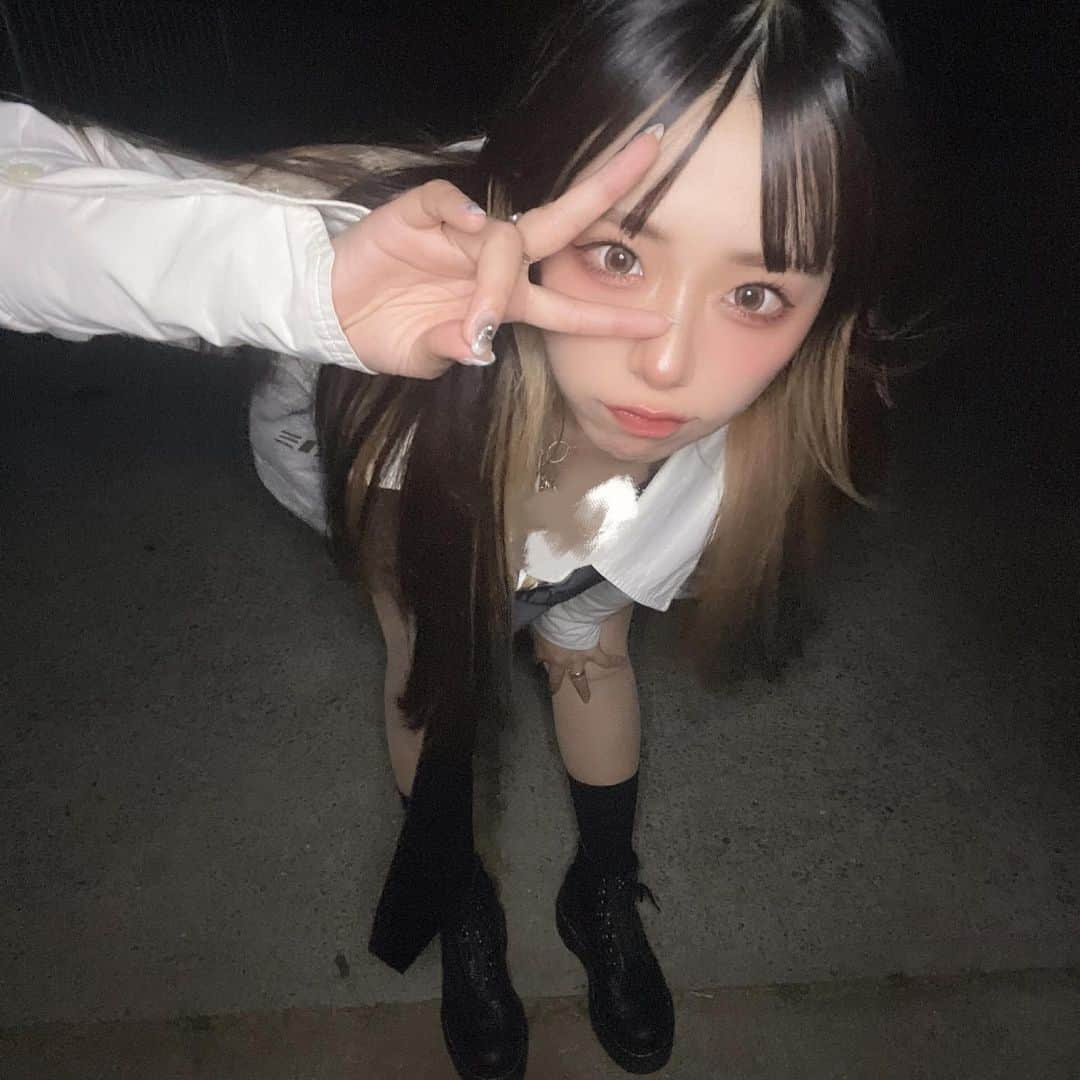 ぬーんさんのインスタグラム写真 - (ぬーんInstagram)「✌️  . . . .  .  #制服 #っぽい #youtube #osaka #photo #selfie  #white #black #nuuuuun #japan #japanese #girl #셀카 #셀스타그램 #오오티디 #올블랙코디 #올블랙패션 #무채색코디 #공주병 #自拍 #点攒 #网红#code #chinamake #lovely #y2k #y2kfashion #love #攝影 #人像攝影」7月23日 21時32分 - yukino_snow1211