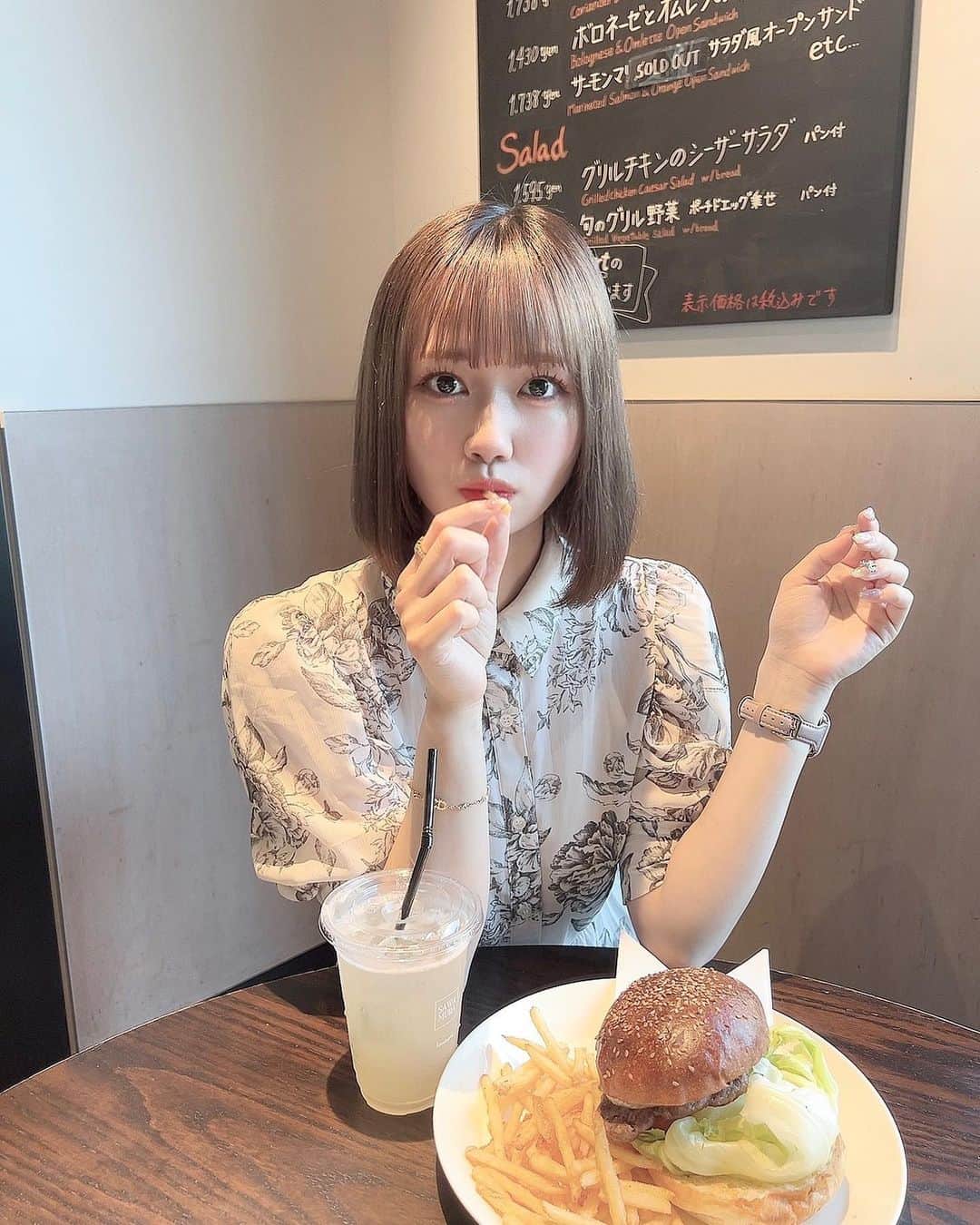 服部有菜さんのインスタグラム写真 - (服部有菜Instagram)「. 何だかもう髪が伸びましたヨ👶🏻 . . #ボブ #rienda #リエンダ」7月23日 21時31分 - yuna__0330.48