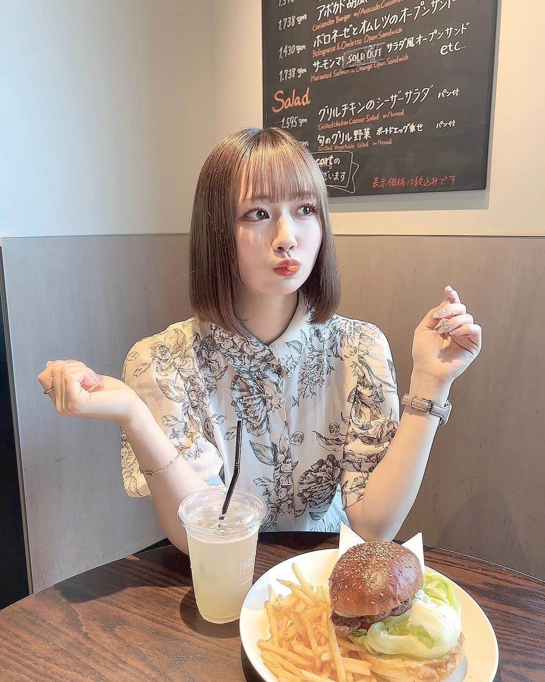服部有菜さんのインスタグラム写真 - (服部有菜Instagram)「. 何だかもう髪が伸びましたヨ👶🏻 . . #ボブ #rienda #リエンダ」7月23日 21時31分 - yuna__0330.48