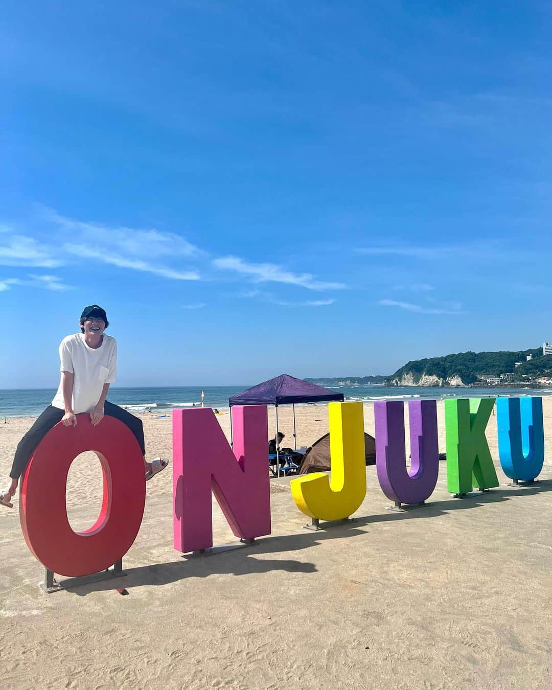 飛田 一樹のインスタグラム：「去年東京来て初めて夏っぽいこと出来たから今年も夏感じられたら幸福だなと思います僕 　 #御宿海岸 #御宿海水浴場  #onjuku  #海の日  #海水」