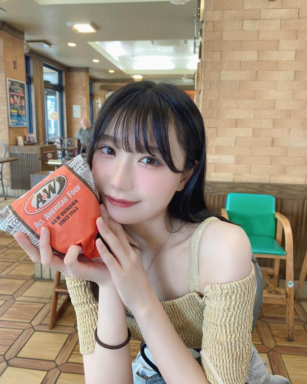 苗加結菜のインスタグラム：「A&Wの虜です🍔」