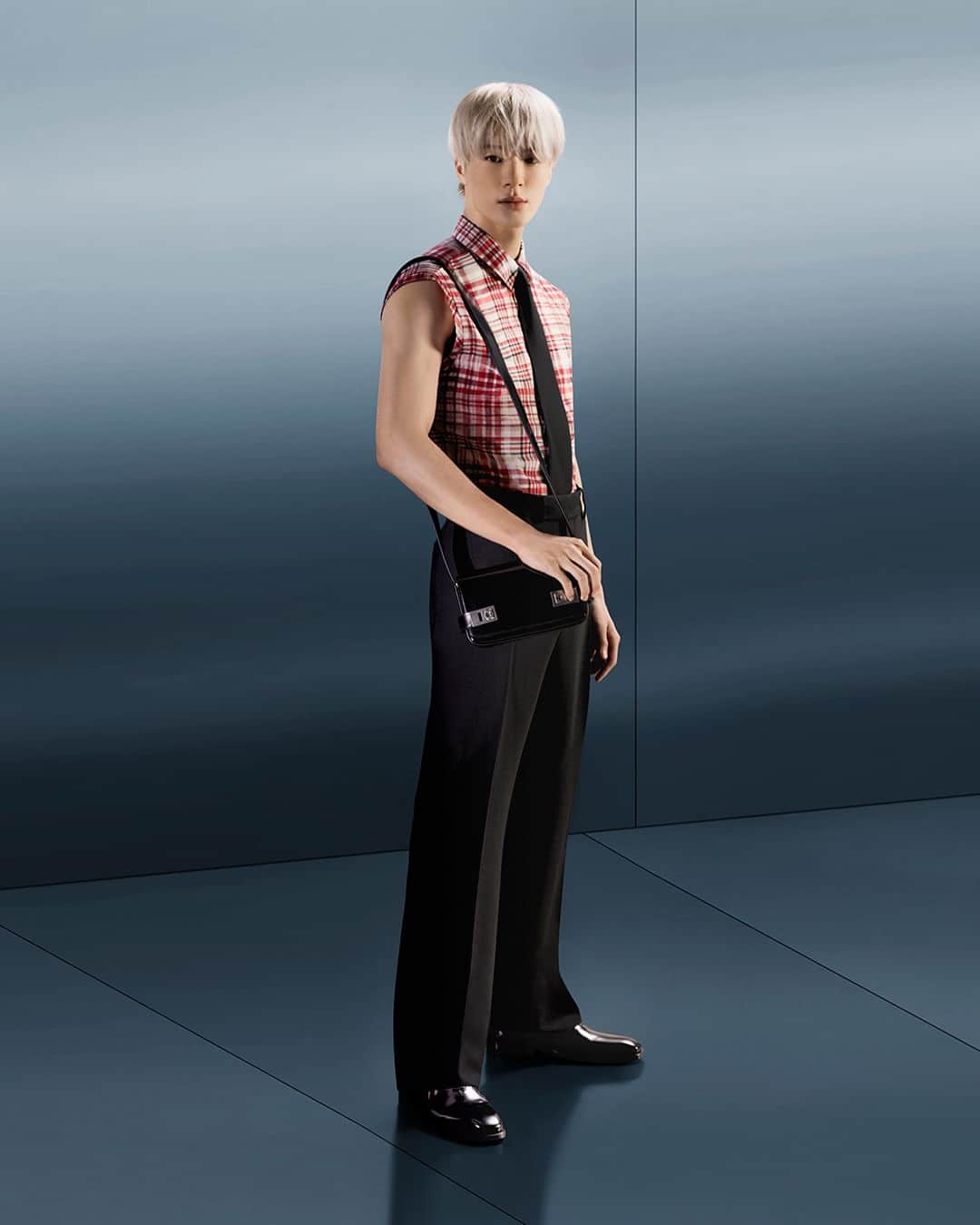 サルヴァトーレ・フェラガモのインスタグラム：「K-POP ICON JENO LEE (@leejen_o_423) EXCLUSIVELY SHOT IN LA WITH THE #FERRAGAMOPF23 COLLECTION. EXPLORE ALL THE LOOKS AT THE LINK IN THE STORY. #JENOXFERRAGAMO」