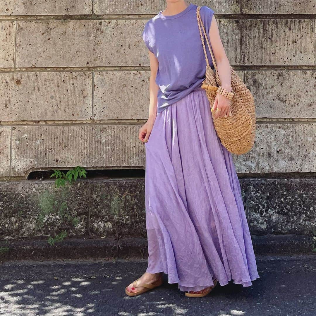 canariaさんのインスタグラム写真 - (canariaInstagram)「_  涼しさ重視のスタイルで。  tops #beautyandyouth  skirt #ノーブランド shoes #zarahome bag #coca bangle #canariaaccessory   #アラフィフファッション #アラフィフコーデ #50代ファッション #ワントーンスタイル #canariacoordinates」7月23日 21時58分 - canaria_rs