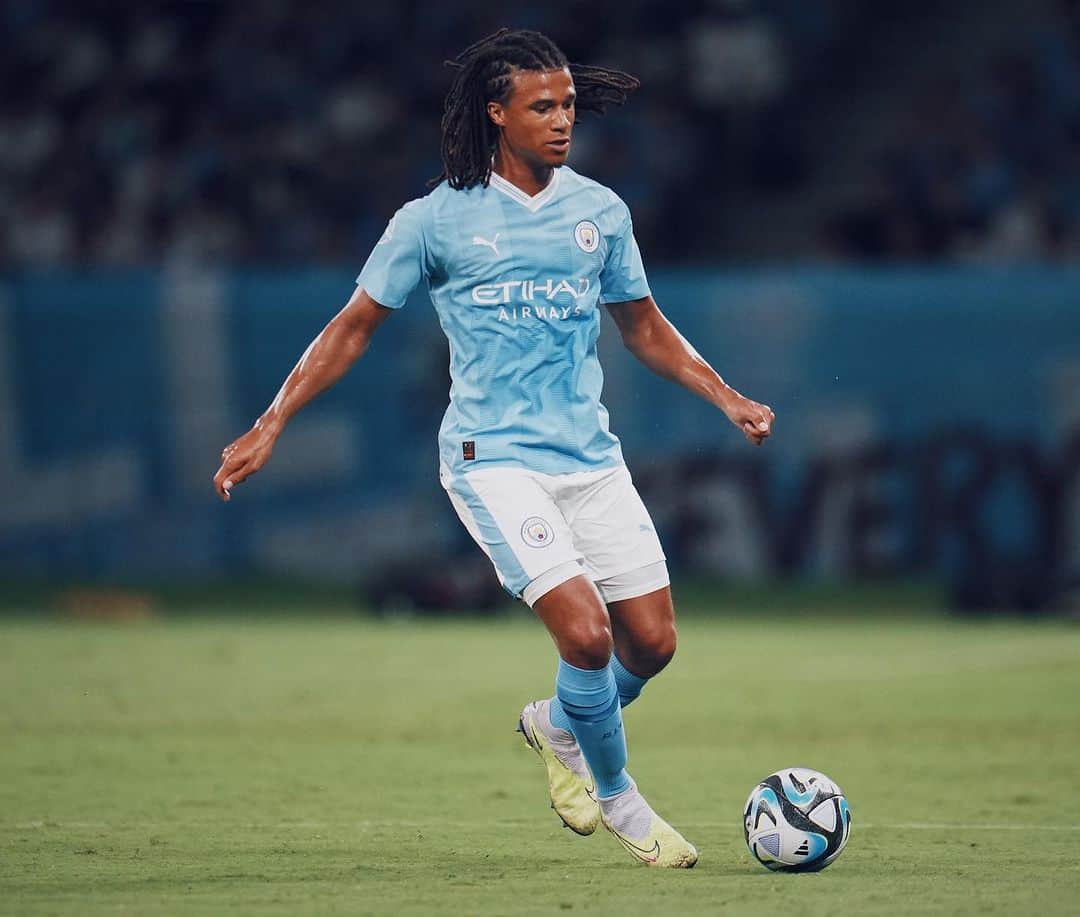 ナタン・アケのインスタグラム：「First minutes of the new season 🙌🏾 @mancity」