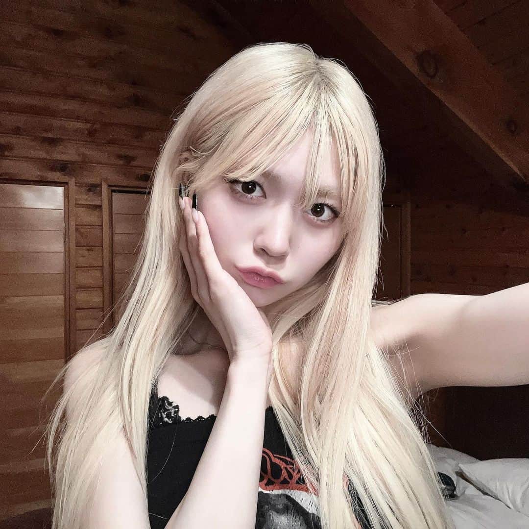 謝花南のインスタグラム：「ｻｲｷｮ-ハイト-ン🧠💦」