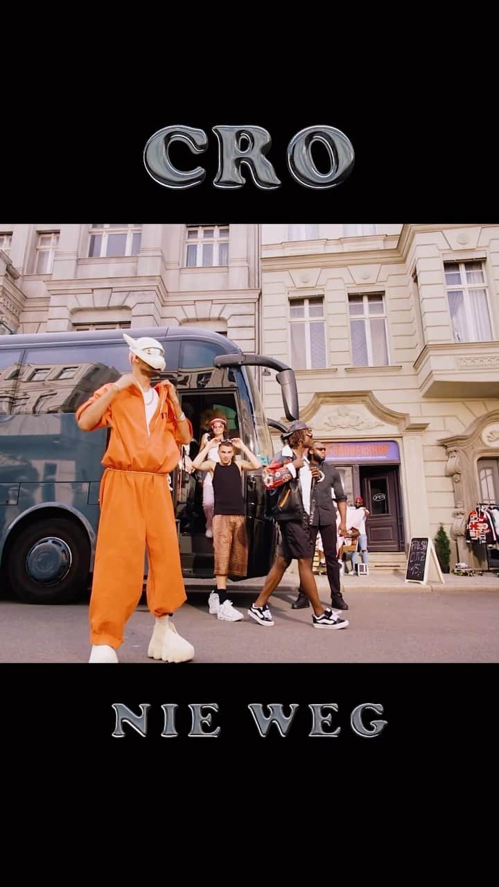 CROのインスタグラム：「on repeat 🔁 watch it now  Link in Bio @cro」
