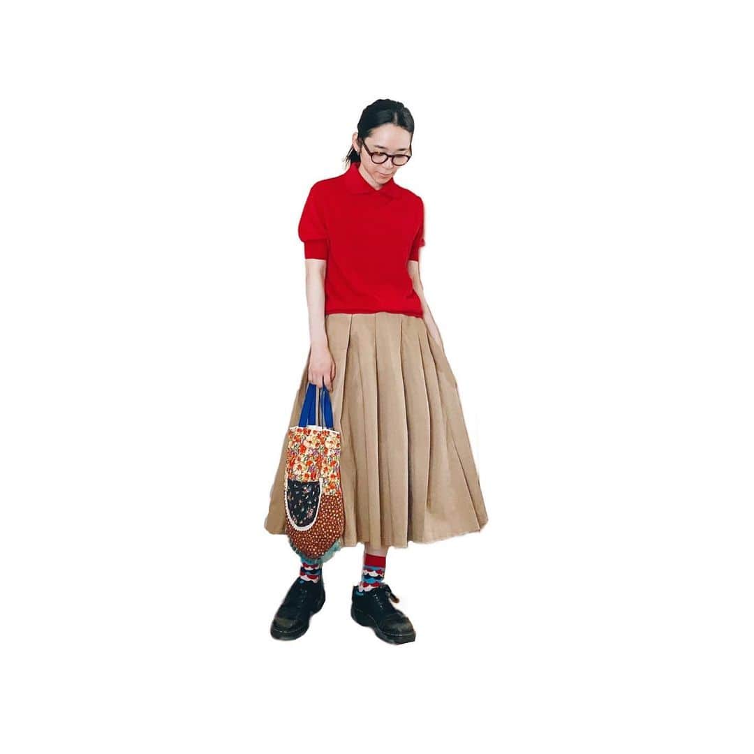 麻絵さんのインスタグラム写真 - (麻絵Instagram)「今日もありがとー、お疲れ様でした。 やっとこさアイロン台を手に入れたので、プリーツのプの字も無くなってシワッシワになっていたスカートが復活しました。  #麻絵服」7月23日 22時00分 - asaesan