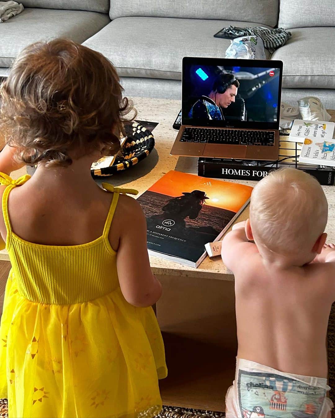ティエストのインスタグラム：「When I tell my kids I have to go to “work” and they see me closing the MainStage @tomorrowland 🤣」