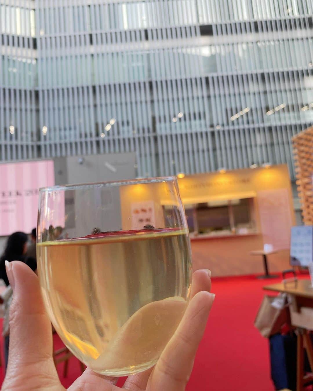 岩立沙穂さんのインスタグラム写真 - (岩立沙穂Instagram)「#craftsakeweek   最近、改めて日本酒にハマり出してるんだけど きっかけはこのイベントでした🍶  色んな酒蔵の飲み比べにおつまみ、デザートまで楽しめて🤭一旦お茶も挟んだりして、数年ぶりに会えたお友達とゆっくり素敵な時間を過ごせました♪  最後の最後に飲んだ #雁木 また出会いたいな〜🫧  . . #日本酒 #日本酒イベント #日本酒飲み比べ  #日本酒女子 #米好き #過去pic」7月23日 22時01分 - saho_iwatate104