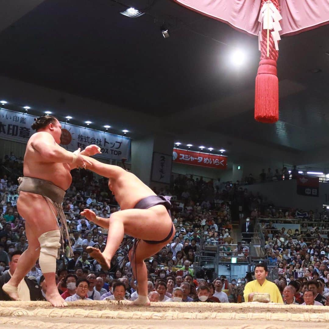 日本相撲協会さんのインスタグラム写真 - (日本相撲協会Instagram)「大相撲名古屋場所　千秋楽 関脇 豊昇龍が北勝富士との優勝決定戦を制し、見事自身初の幕内最高優勝を果たしました。  三賞受賞 殊勲賞　錦木(初) 敢闘賞　豊昇龍(初)、琴ノ若(4)、北勝富士(初)、豪ノ山(初)、湘南乃海(初)、伯桜鵬(初) 技能賞　伯桜鵬(初)  各段優勝 十両　熱海富士(伊勢ヶ濱) 幕下　時疾風(時津風) 三段目　若碇(伊勢ノ海) 序二段　小城ノ正(出羽海) 序ノ口　安大翔(安治川)  今場所も15日間、ご声援ありがとうございました！ 	  #sumo #相撲 #七月 #名古屋場所  #取組 #お相撲さん#豊昇龍  #北勝富士 #琴ノ若 #錦木 #豪ノ山 #湘南乃海 #伯桜鵬  #愛知 #名古屋 #nagoya  #japan #japanculture #sumowrestler」7月23日 22時03分 - sumokyokai