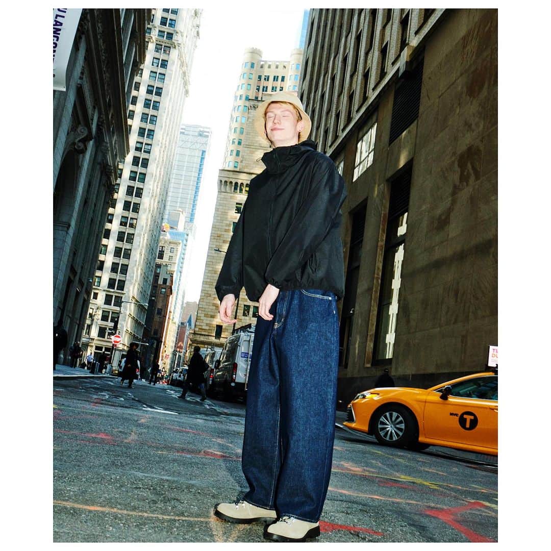 のインスタグラム：「OutTake⚡️ @gu_usa_official with #staszienkiewicz @stylist_teppei @urarinurarin #gu #firstretailing」