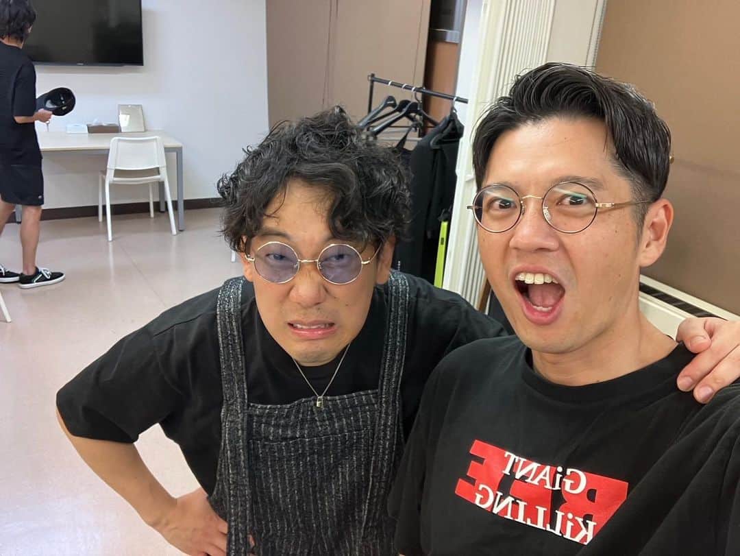 のインスタグラム：「今週もどこかで見て頂いた方、ありがとうございました🙇  来週も沢山漫才できる様精進します🎙️  #トット　桑さん #マルセイユ　津田 #桑の試練 #桑さん強かった #配信で見てね #♾️ホール」