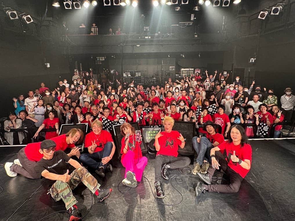 田村直美さんのインスタグラム写真 - (田村直美Instagram)「名古屋ELL❣️ 暑い中集まってくれてありがとう めちゃめちゃ楽しかったね✌️ バンドが日を重ねどんどんパワーアップしていくのサイコー✨✨ よしおさんゲスト参加ありがとう 集合写真にシゲさんも参加‼️わぁい #mojost #DIE #西山史晃 #田中一光 #SUNAO #野村義男」7月23日 22時10分 - tamura_naomi