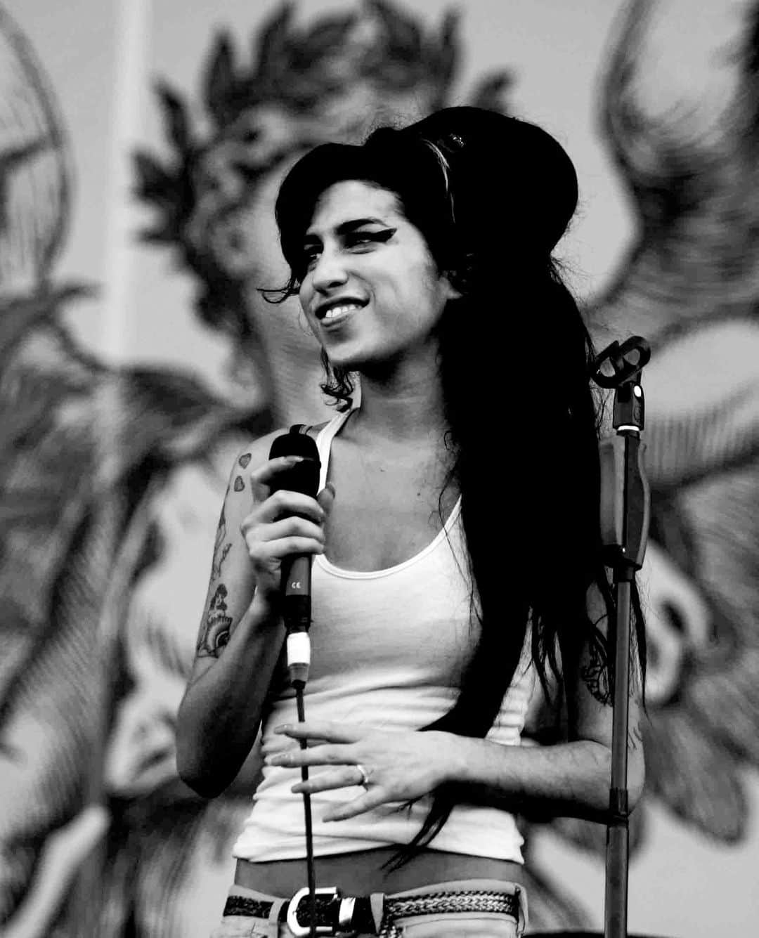 AnOther Magazineのインスタグラム：「Amy Winehouse 🕊️ Today marks 12 years since we lost the English singer and songwriter. ⁠ ⁠ 📸 #AmyWinehouse performing at the Isle of Wight Festival, 2007. Courtesy of Getty」