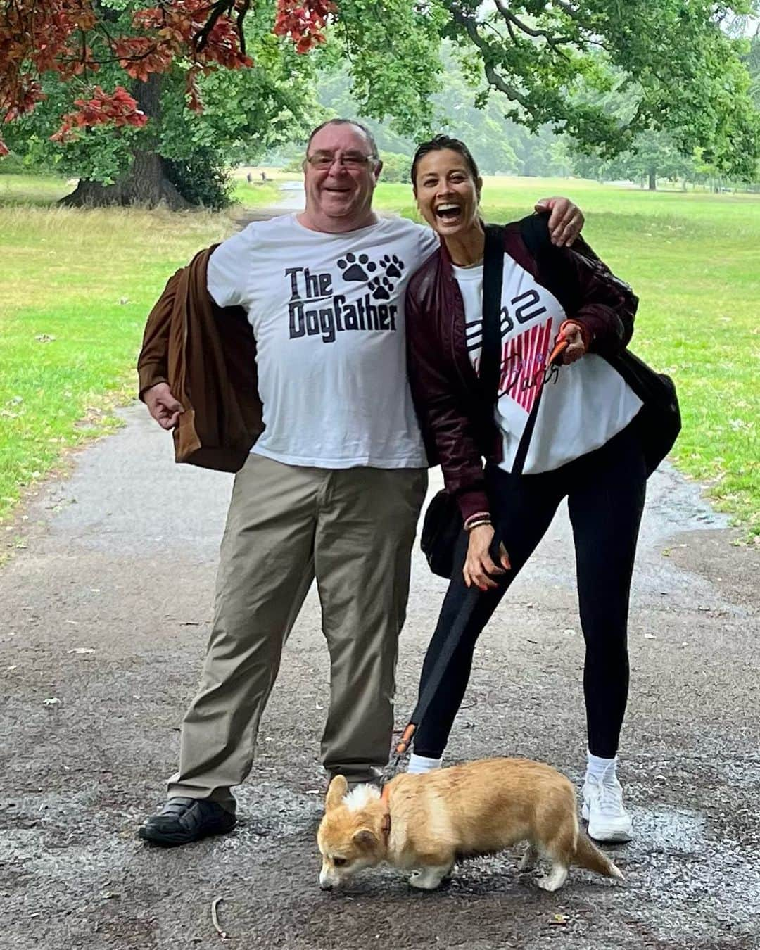 メラニー・サイクスのインスタグラム：「This is me, Keith the 'dogfather' and Porchie 😁🐾💫❤️  For some light relief yesterday when my plans collapsed,  mine and Porchie's  puppy trainers,  Keith and Lorraine (photographer) 🥰 came round and took us both out for a walk in the rain and it was brilliant.   Thank you @keiths_canines & Lorraine for bringing laughter, kindness and care to our home.   Porchie himself is like a little Yoda (he has the ears for it)  that has come into my life to teach me everyday and Patience is the word of the moment.   #love #life #friendship  #thedogfather  #bepresent  #wetdog  #patience #puppytraining」