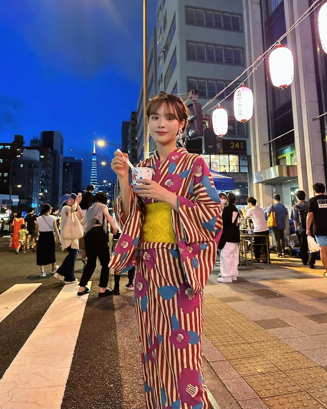 磯田 ひかる(Hikaru Isoda) のインスタグラム：「こんばんは🤍 週末楽しめましたか〜？🫶  私はお祭りに行ってきました♡ 今年初浴衣🏮👘✨  これから8月にかけてお祭りがたくさんあるので楽しみ^. .^ ੭  浴衣は数年前から着てるものです🌻  ------------------------------ picaru：162cm / 骨格ウェーブ 1st ブライトスプリング 2nd ブライトサマー  大人可愛いスタイルアップコーデ ヘアメイクを合わせた トータルスタイリングを提案🤍  不定期にストーリーで ファッションお悩み相談募集中🥰 ------------------------------  他の投稿を見る→【@picaruuu】」