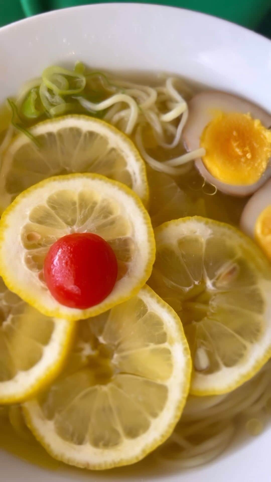 富久美玲のインスタグラム：「パイセンのラーメンうますぎました🍜🍋」