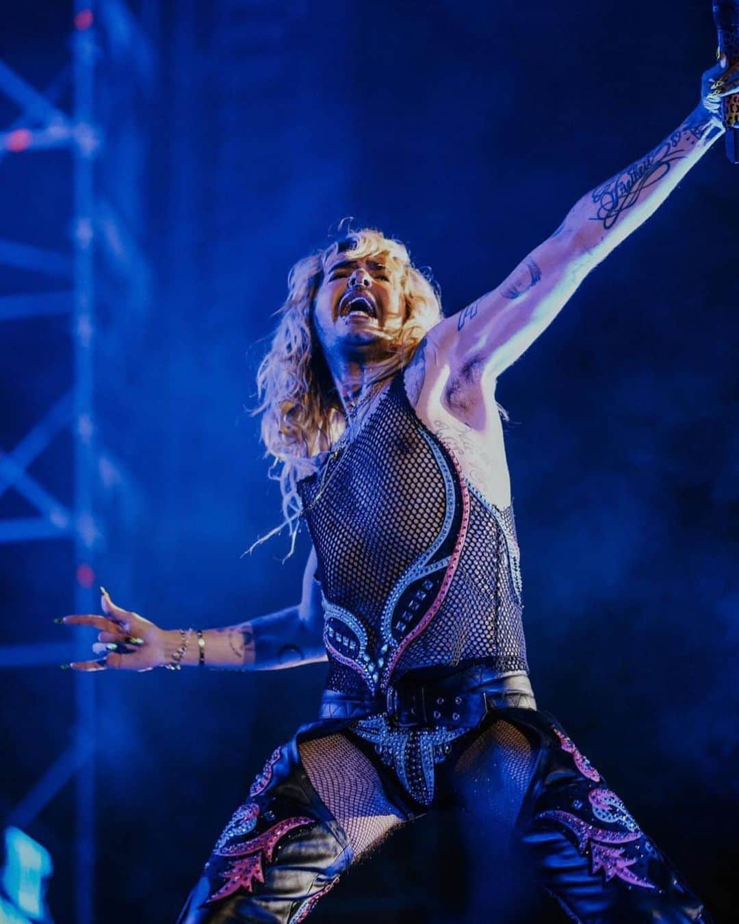 ビル・カウリッツのインスタグラム：「CSD yesterday was EVERYTHING ❤️ 🌈Standing with 500.000 of you for such an important day meant the world to me @csd.berlin.pride #equality #solidarity #betheirvoice #acceptance pics by @sabrinaberretzfoto」