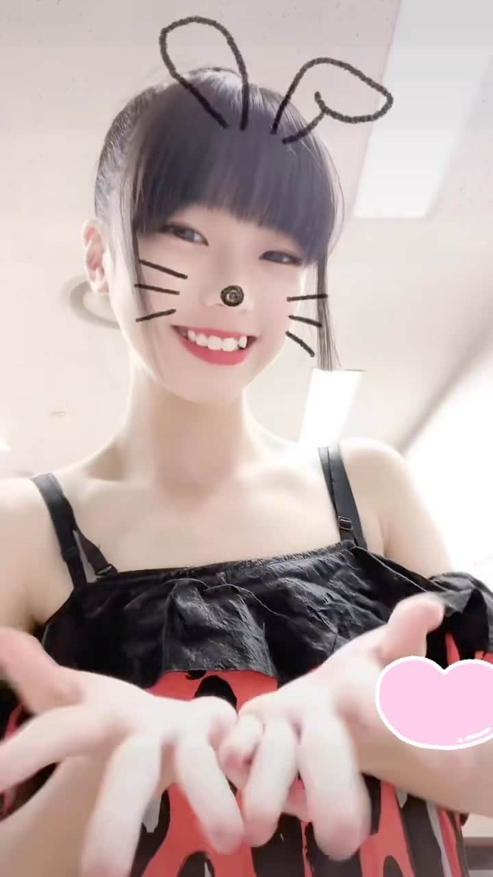 北島澪のインスタグラム：「【投票のお願い】  ・投票期間 7/1〜7/31 ・毎日投票お願いします🙏 ・投票サイトの順位は、8/13の本番ランウェイコンテストの総合評価にポイント加算されます❣️  グランプリ取りたい🥹 お力をお貸しください🙇‍♀️  https://www.jkfw2023.com/vote/player/21.html プロフィールのハイライトからも飛べるよ🗳︎💕︎  このリールにもいいね💚お願いします🙏  #jkfwマイコーデ #キッズモデル #インスタキッズ #jkfw #japankidsfashionWeek #retrofashion  #レトロファッション」