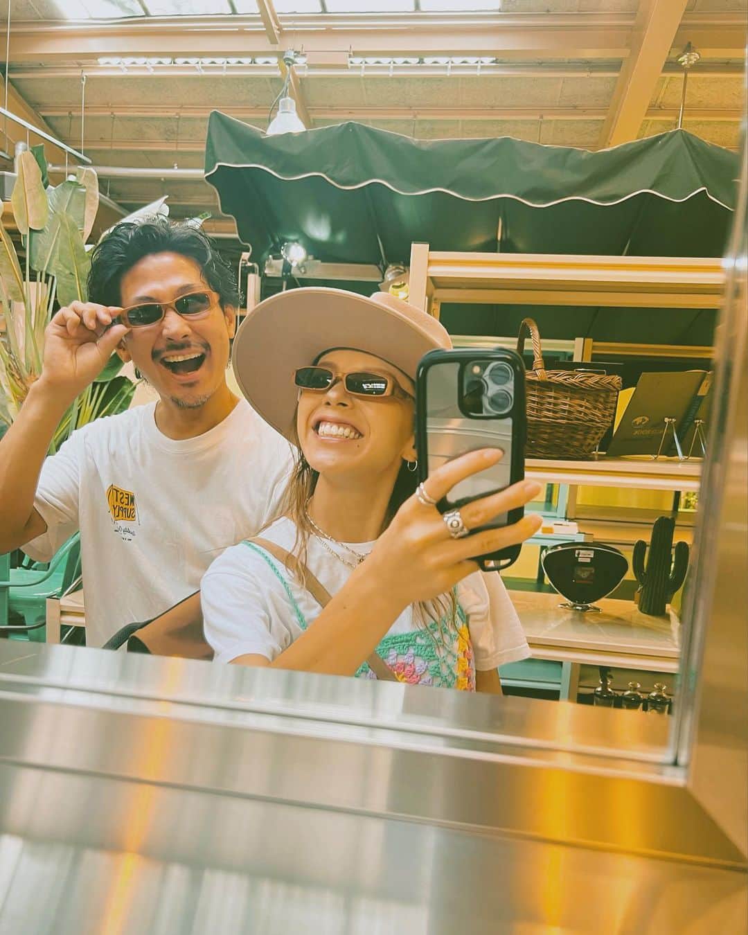 のインスタグラム：「このサングラスかわいかった🕶💗💗  そう言えば全然話変わるけどこの前フリマライブで話してたファミマの𝖳シャツ買った¨̮⋆ˀ̣ˀ̣ あたしはこの日セブンのでした🤣笑  コンビニのTシャツって薄くて夏は涼しいんだよー✌🏽🌴」