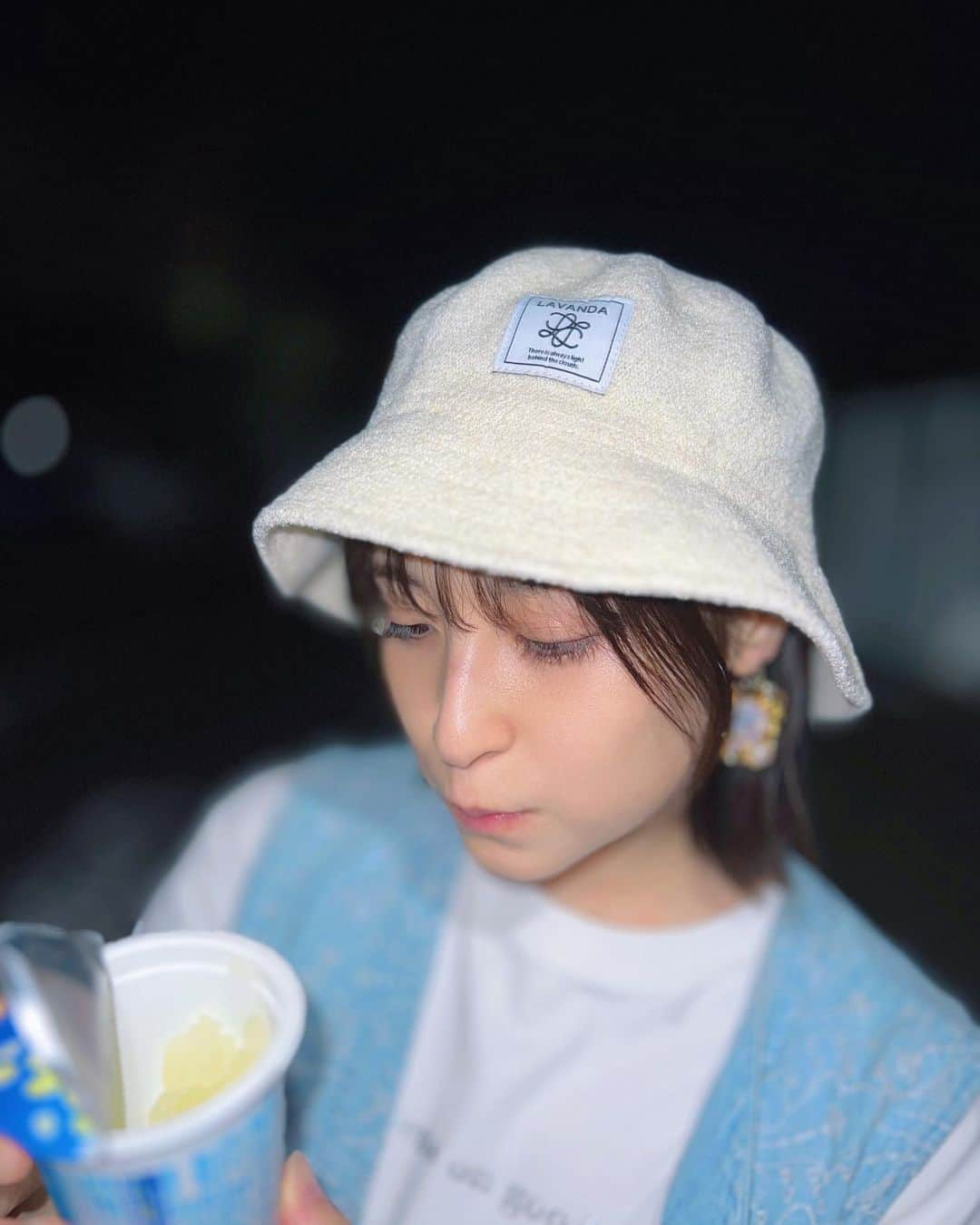 中崎絵梨奈さんのインスタグラム写真 - (中崎絵梨奈Instagram)「夏の夜はアイスボックス、ときどきパピコ。  ーーーーーーーーー  #恋しい　#溶ける　#夏だね #夏　#夏の夜　#夏の思い出 #おもいで　#好きな時間　#アイスボックス　#アイス」7月23日 22時40分 - nakazaki_erina