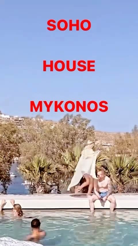 ペティート・メラーのインスタグラム：「Thank you for a paradisiacal weekend #RocHouse #Mykonos you filled me with philosophical Heaven on Earth energy of futuristic Zeus and Socrates @____darco____ on 🎷🪘🇦🇷#Greece」