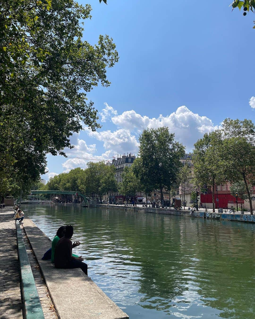 大森美希のインスタグラム：「Vacances Mood   #canalsaintmartin #paris #vacances #holiday #vacation #summer #summer2023   #サンマルタン運河 #パリ #パリところどころ #パリ散歩 #パリ生活 #夏休み #バカンス」