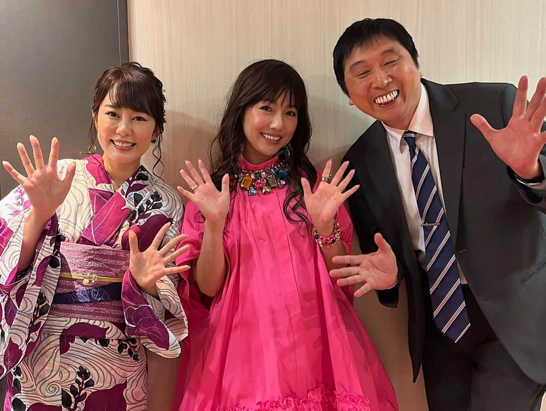 丘みどりのインスタグラム：「島谷ひとみさんとほいけんたさんと♡皆さん大好きです♡  2枚目はタカアンドトシのトシさんのお兄さん♡キングレコードの方です。今日は同じく27時間に出演でした。笑  #fns27時間テレビ #27時間テレビ #島谷ひとみ さん#ほいけんた さん#丘みどり」