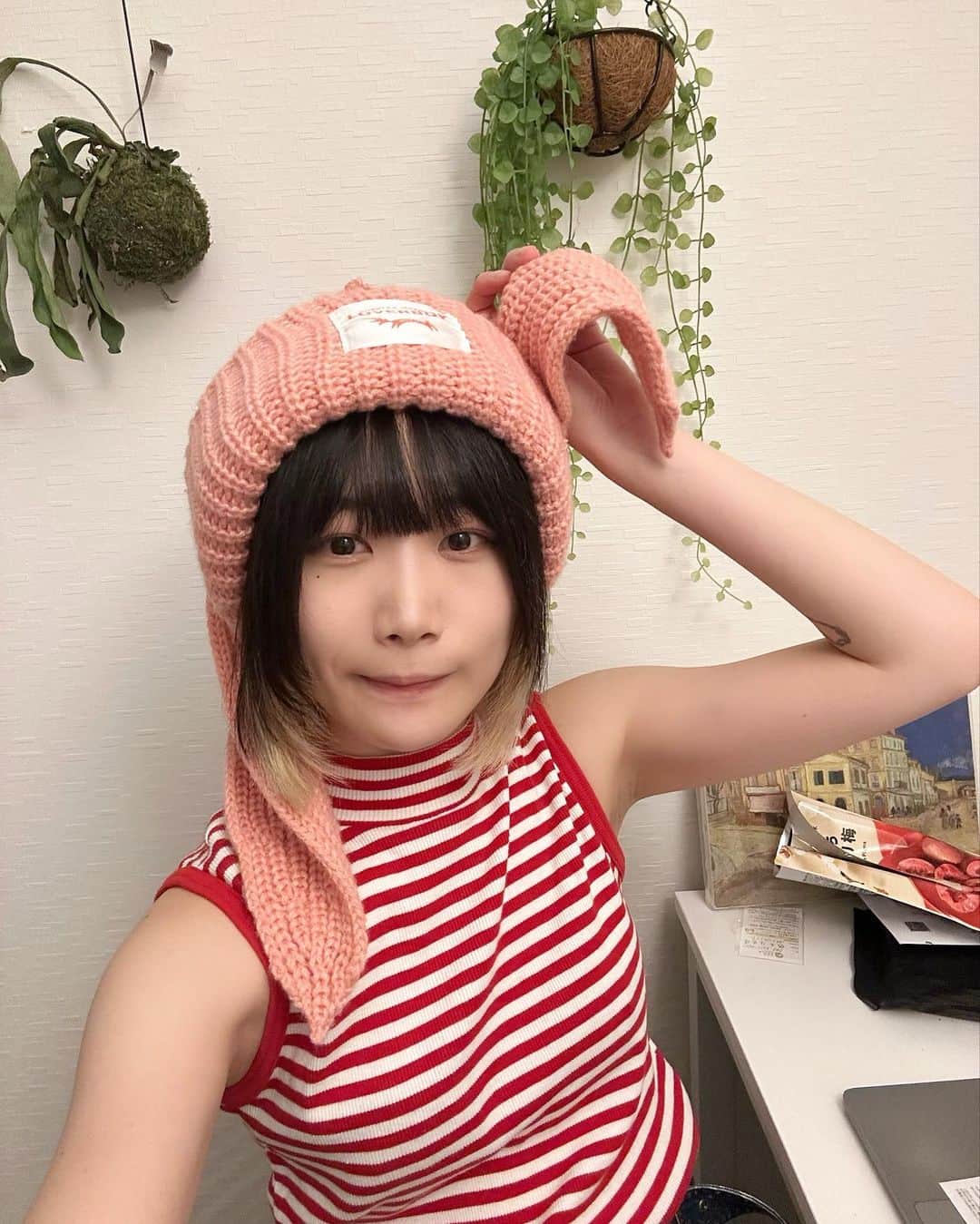 根本朱里さんのインスタグラム写真 - (根本朱里Instagram)「この帽子買ったけど家でしか被れん」7月23日 23時02分 - kutarogutaroputaro