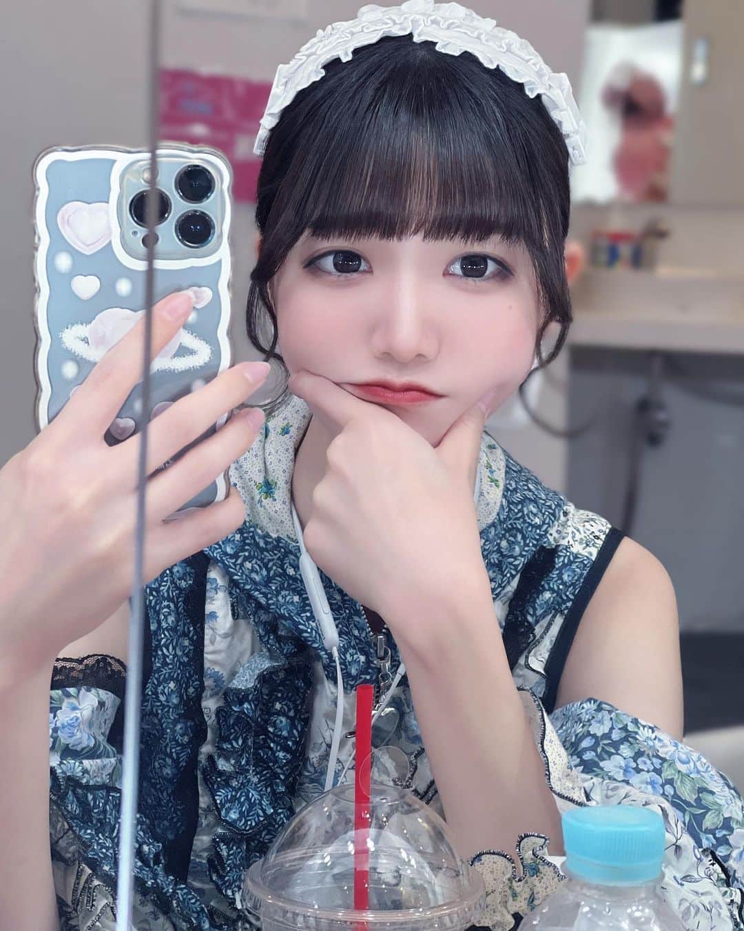 牧乃めいのインスタグラム：「きみは友達  #粉我 #japaneseidol #idol #被写体 #被写体モデル  #被写体になります #ファインダー越しの私の世界 #撮影会 #アイドル  #自撮り界隈 #selfie #lfl #サブカル #likeforlike #いいね返しは絶対 #いいね返し #インナーカラー #model #地下アイドル #水色担当 #ootd #おしゃれさんと繋がりたい #ゴテゴテネイル  #ボブ #ミニボブ #좋아요 #맞팔 #ヘッドドレス」