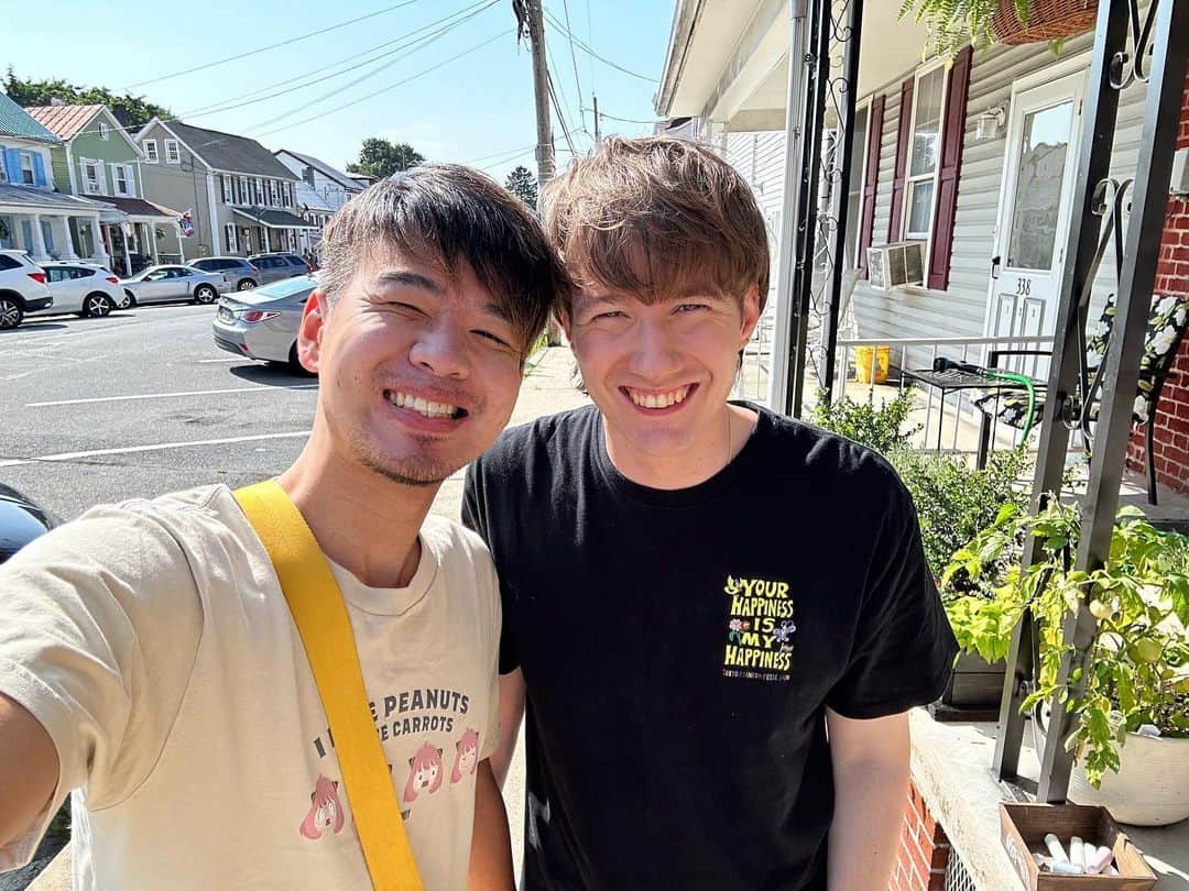 Seigo & Brenさんのインスタグラム写真 - (Seigo & BrenInstagram)「So bright out side! It’s time to go out for having a good time:)  #gay #gaycouple #ゲイ #ゲイカップル #夫夫 #husbands #Seattle #シアトル #loveislove #Pride #LGBTQ #アメリカ生活 #husbandandhusband #Japan #日本 #Youtube #pensilvania #ペンシルベニア」7月23日 23時06分 - seigoandbren