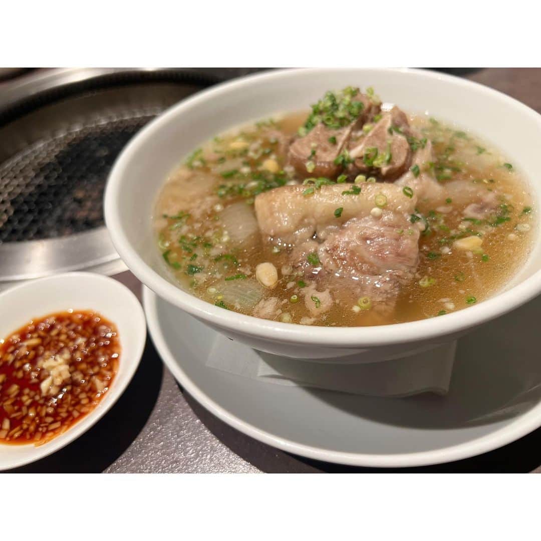 秋本祐希さんのインスタグラム写真 - (秋本祐希Instagram)「@yuchuntokyo にて 食べる気満々のスタイルで  仲良し兄さん&姉さんと デニムがはち切れそうなぐらい 食べたいものを好きなだけ食べて  途中までみんなで歩いて帰って 楽しい夜でした😋 明日 調整しようっと☺︎ おやすみなさい⭐ #rockt は @the_newhouse  #ユッチャン #葛冷麺 #オックステールスープ ♡」7月23日 23時07分 - ayuuki0908