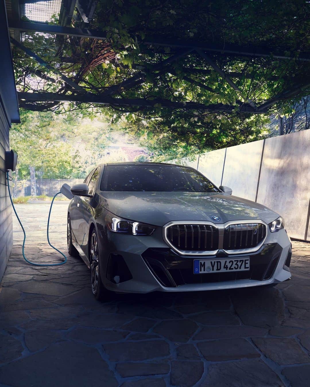 BMWさんのインスタグラム写真 - (BMWInstagram)「Charged and in control. THE NEW BMW i5 is ready with the Plug & Charge function, enabling the vehicle to authenticate itself automatically at compatible public charging stations without having to use an app or charging card.   THE NEW BMW i5. 100% electric.  #THENEWi5 #THEi5 #BMW #BMWi #BornElectric #BMWElectric __ BMW i5 eDrive40​*: Combined power consumption: 18.9–15.9 kWh/100 km. Combined CO2 emissions: 0 g/km. Electric range: 497–582 kilometers. All data according to WLTP. * Preliminary data; no homologation figures available yet. Further info: www.bmw.com/disclaimer」7月23日 23時12分 - bmw