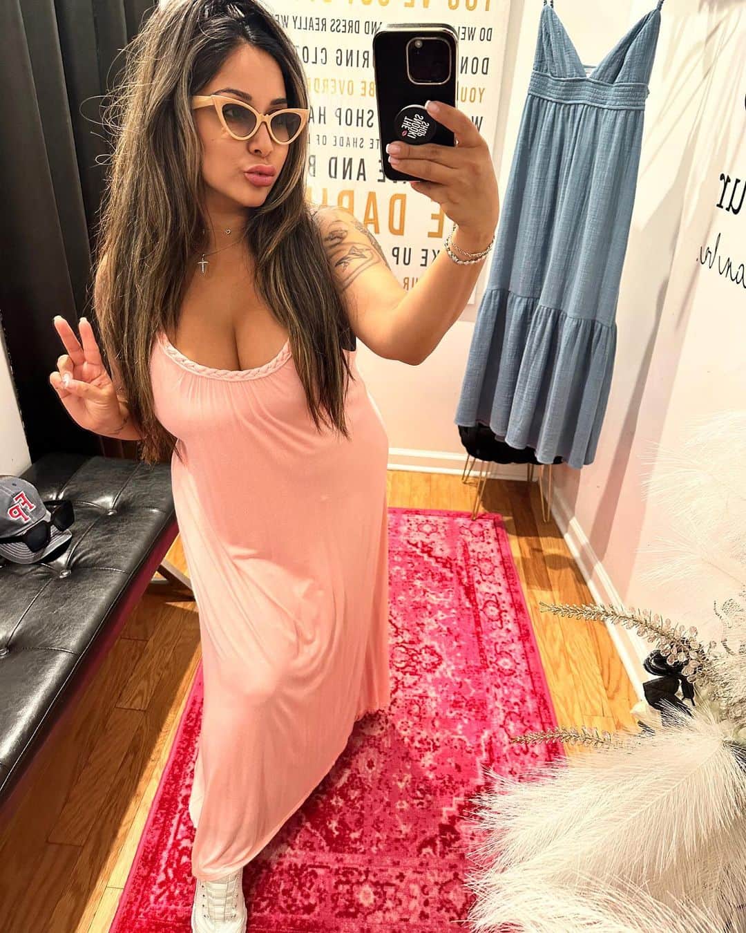 ニコール・ ポリッツィのインスタグラム：「Shop with meeeee on this fine Sunday ✌🏽✨ @thesnookishop」