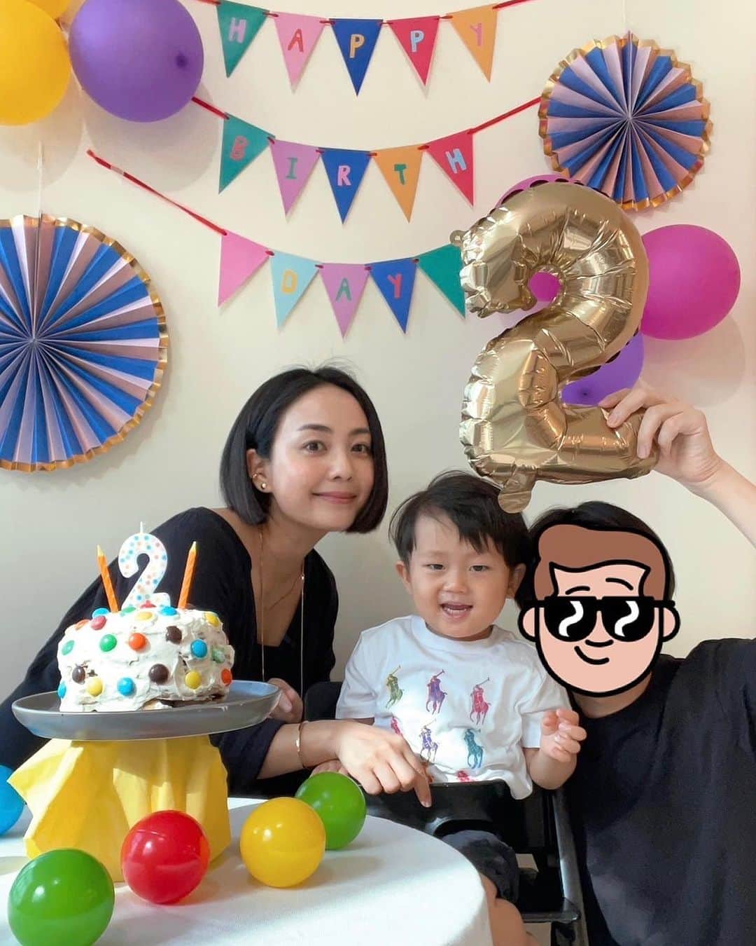 ひるいちかさんのインスタグラム写真 - (ひるいちかInstagram)「🎉🎉🎉 21,07,2023  先日息子2歳のお誕生日でした🎂 大きなケガや病気なく元気に育ってくれてありがとう✨ 体格よくどこに行ってもTall boy!と言われます👍 この調子で大きくなって将来は高身長イケメンになってねw🥺💕 画像3枚目からはトントントン、ひけじいさん♫のお歌を 歌ってるところです。メガネさんがいつも独特👓w  #abudhabi#abudhabilife #dubai#dubailife  #familytime#boymom #海外生活#海外子育て #駐在生活 #駐在妻 #7212023 #birthday」7月23日 23時34分 - hiruichika