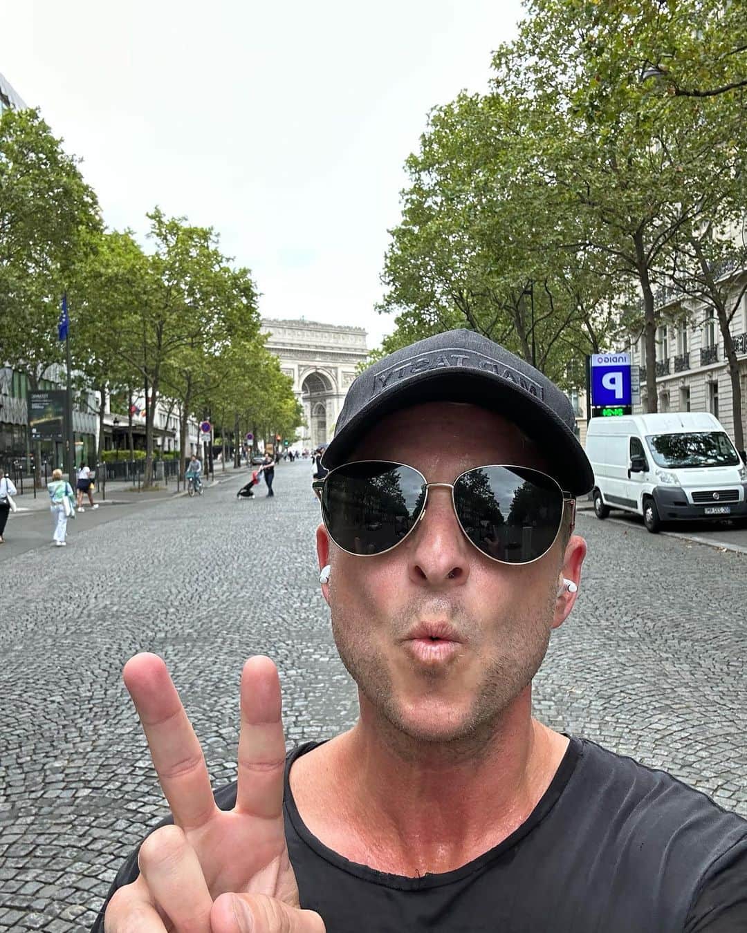ライアン・テダーのインスタグラム：「#Paris for a day @lollapaloozafr 🤘🏽❤️❤️❤️ & @letourdefrance SAME DAY. City is on fire can’t wait for the FINAL SHOW OF OUR EURO ‘23 SUMMER TOUR U GUYS HAVE BEEN EPICCCC」