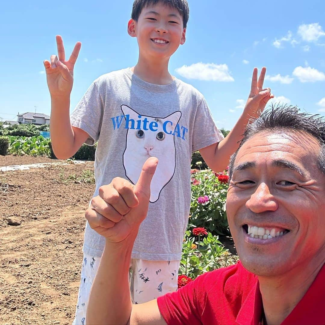 石田靖さんのインスタグラム写真 - (石田靖Instagram)「テレビ東京⑦『昼めし旅』撮影 千葉県八街市へ 2回目の八街（やちまた） 小学5年生の鳩と出逢いました 〜やっちまったなぁ〜😆 あなたのご飯見せてください‼️ 8月15日OA予定 お楽しみに〜 Tverでもご覧になれます#テレビ東京 #昼めし旅 #八街市 #酒井の落花生　 #やちぼこりソフト #八街グルメ  #あなたのご飯見せてください  #石田靖 #一期一笑」7月23日 23時35分 - yasulog