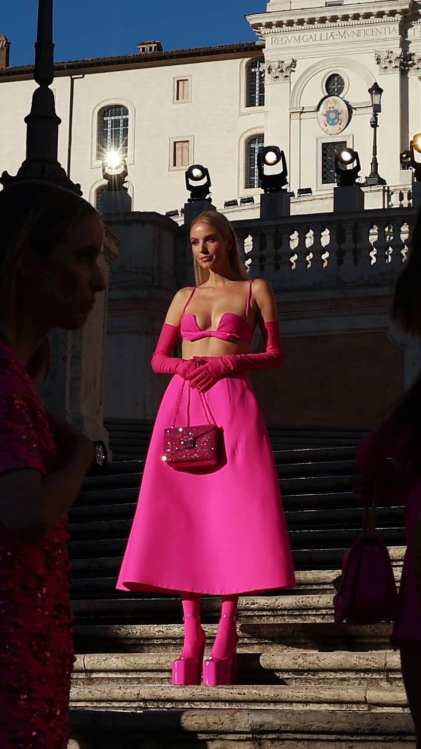 のインスタグラム：「My official application video for Barbie II 😬💕🎀 Until then: direction & cut by my one & only @alex.galievsky 🎥」