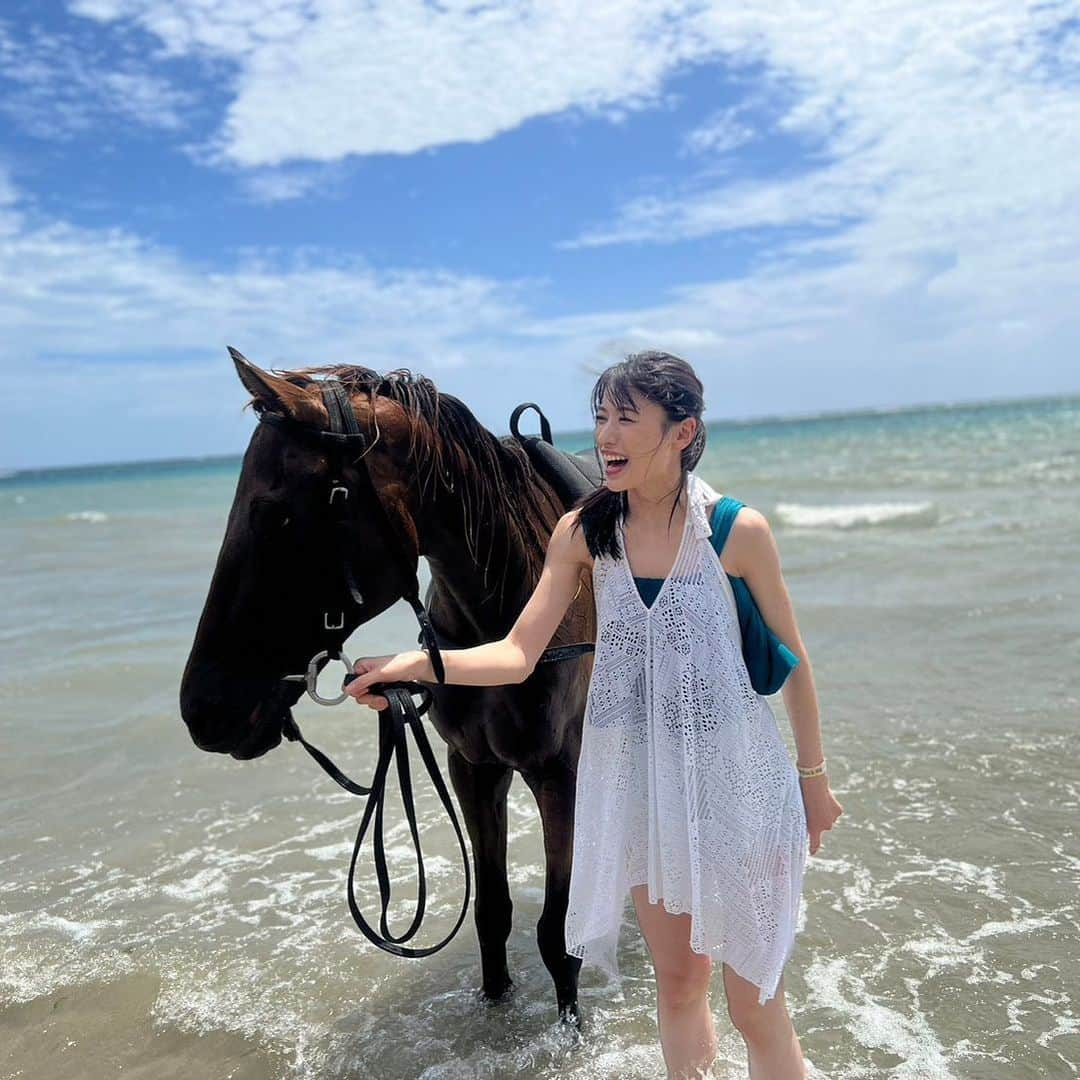 矢島舞美のインスタグラム：「. TBS『世界ふしぎ発見！』ジャマイカロケにてお馬さんと私🐴♡ . 土曜日の放送に向けて、写真もたくさん載せていくね♡☺️ . #世界ふしぎ発見#ミステリーハンター#矢島舞美」