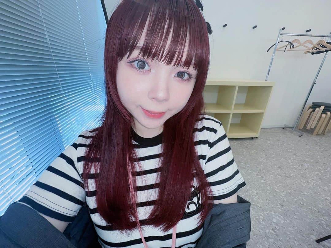 Ryokoのインスタグラム：「さらに赤くなりました🥀 #me #selfie #redhair #girl」