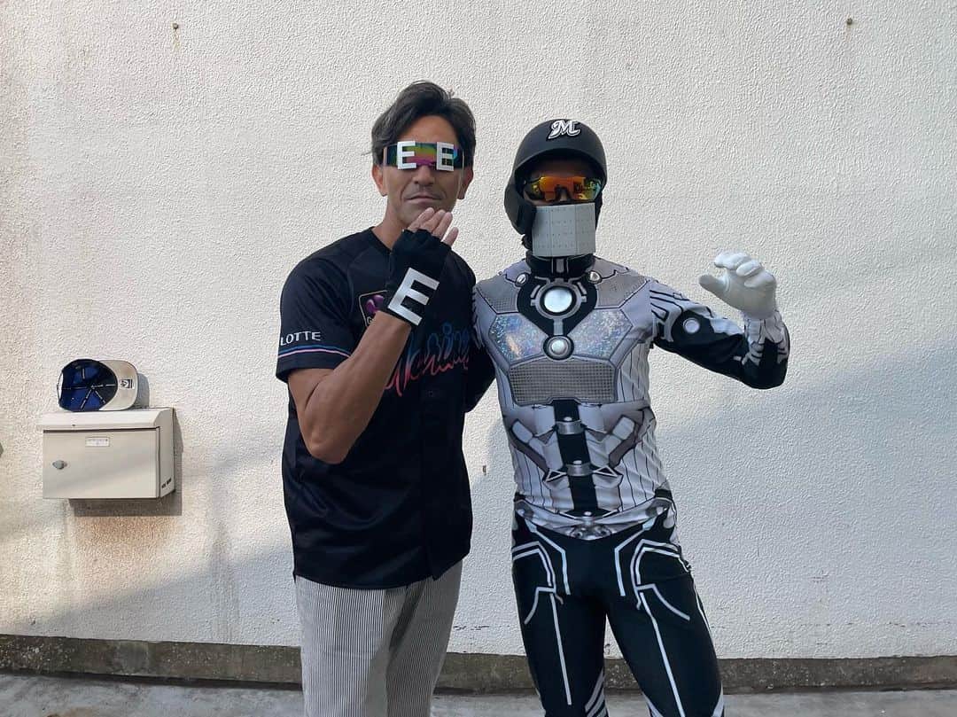 G.G.佐藤のインスタグラム：「マリンスタジアムで、 解説からの、 ダッシュマンvs GGエラーマン 夢の対決が実現しました！  GGエラーマンは、重力のない星を探す、 エラーのない世界を探す旅をしている。 またどこかで会おう！  GGエラーマンより」