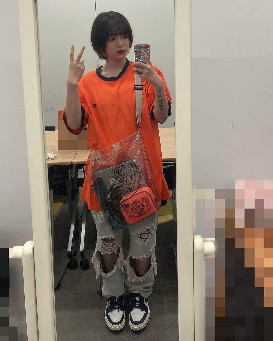 のインスタグラム：「ぱっとぴっとプロミスコーデ🧡💙 新しいスニーカー、大阪遠征で馴染んできました✌︎  #今日のコーデ #fashion #nike #スニーカー #大阪」
