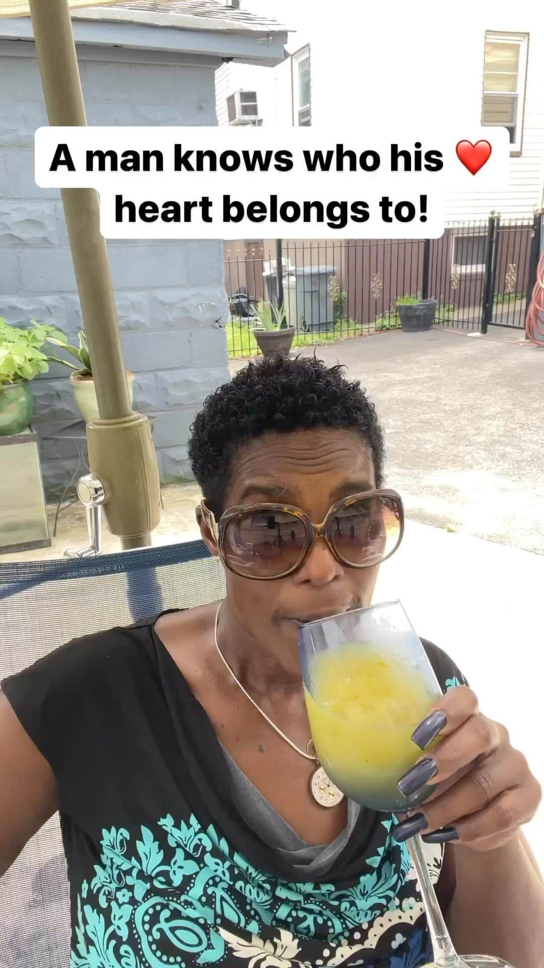エリカ・キャンベルのインスタグラム：「I don’t know who’s mama this is! But she is telling y’all the truth!!    Be with someone who loves you not just takes whatever you give and gives nothing in return!!」