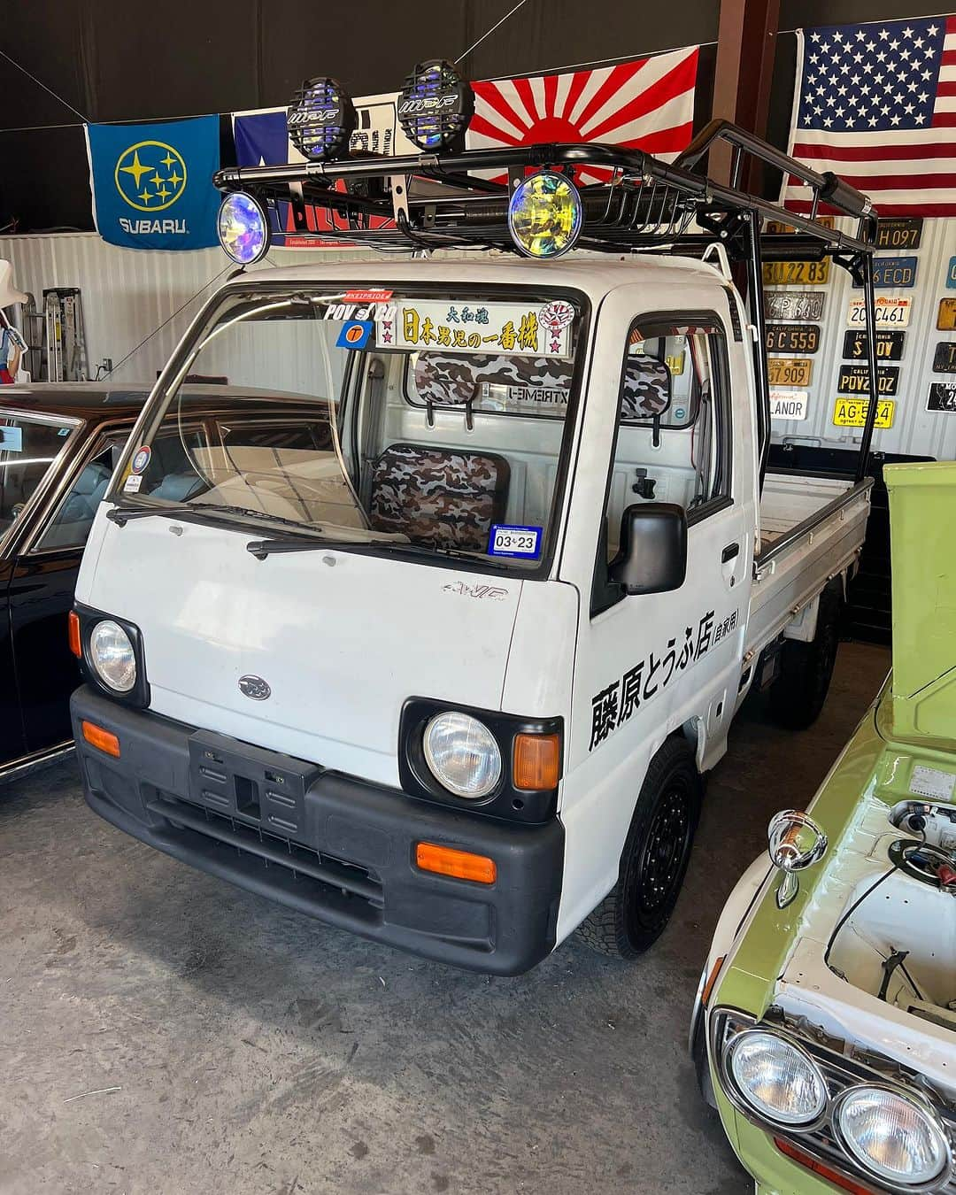 スティーブさんのインスタグラム写真 - (スティーブInstagram)「Who likes #jdm Kei Trucks or Keitora in Japanese? I love my Subaru Sambar named tofu-kun. These little trucks are so much fun とうふ君がちょっと調子悪い‼️治してあげなきゃ　可愛そう❣️　 #kei #keitruck #subaru #subarusambar #sambar #軽トラ #サンバー #スバルサンバー #スバル」7月24日 9時55分 - stevespov